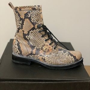 FRYE VERONICA COMBAT BOOT - TAN MULTI Size 6.5
